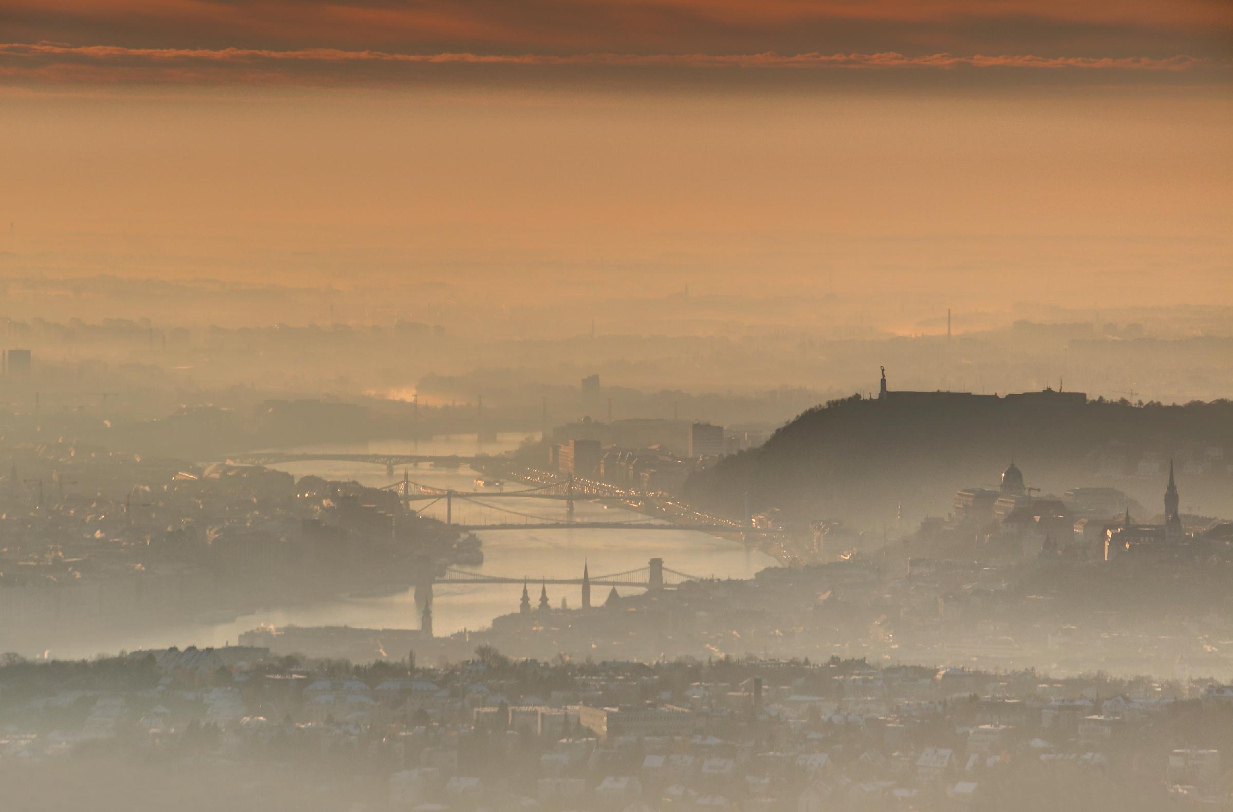 'Kémiai folyamatok és lehetőségek a budapesti levegőminőség és éghajlat alakításában
